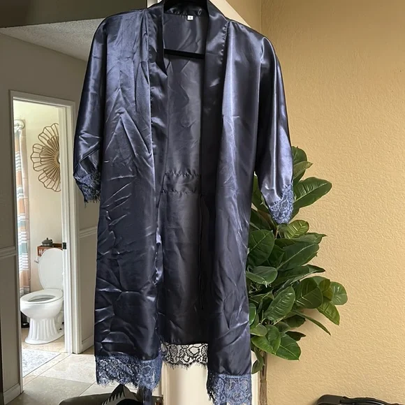 Navy silk robe - Picture 2 of 6